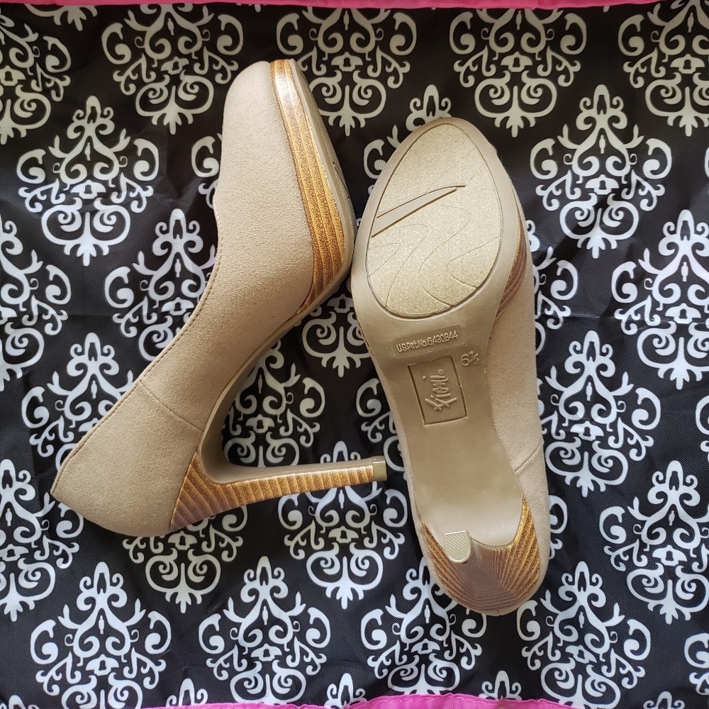 Rounded toe platform pump high heel